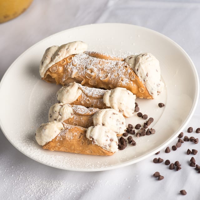 Cannoli.